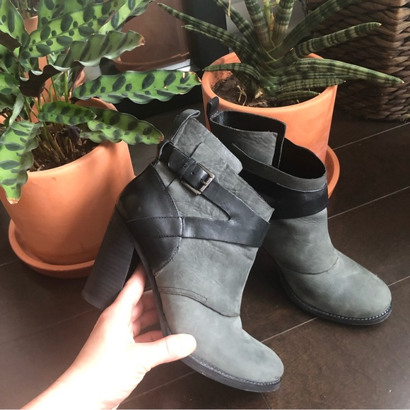 Italian Designer Leather Boots - Picture 3 of 4